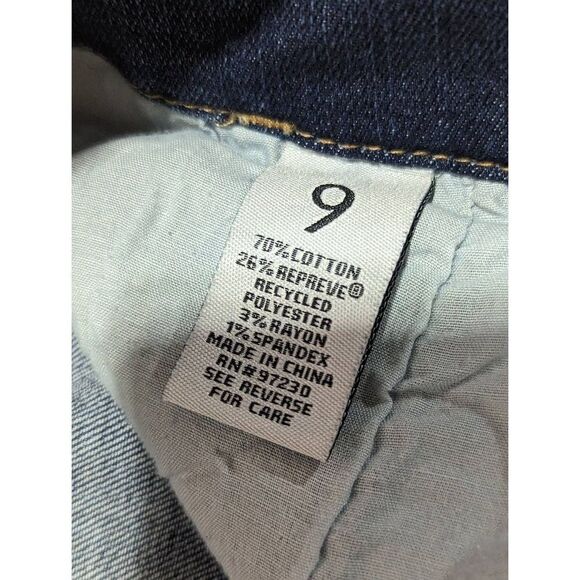 Almost Famous Women's Blue Wash High-Rise Straight-Leg Jeans Cuffed Jeans Size 9 - Picture 3 of 6